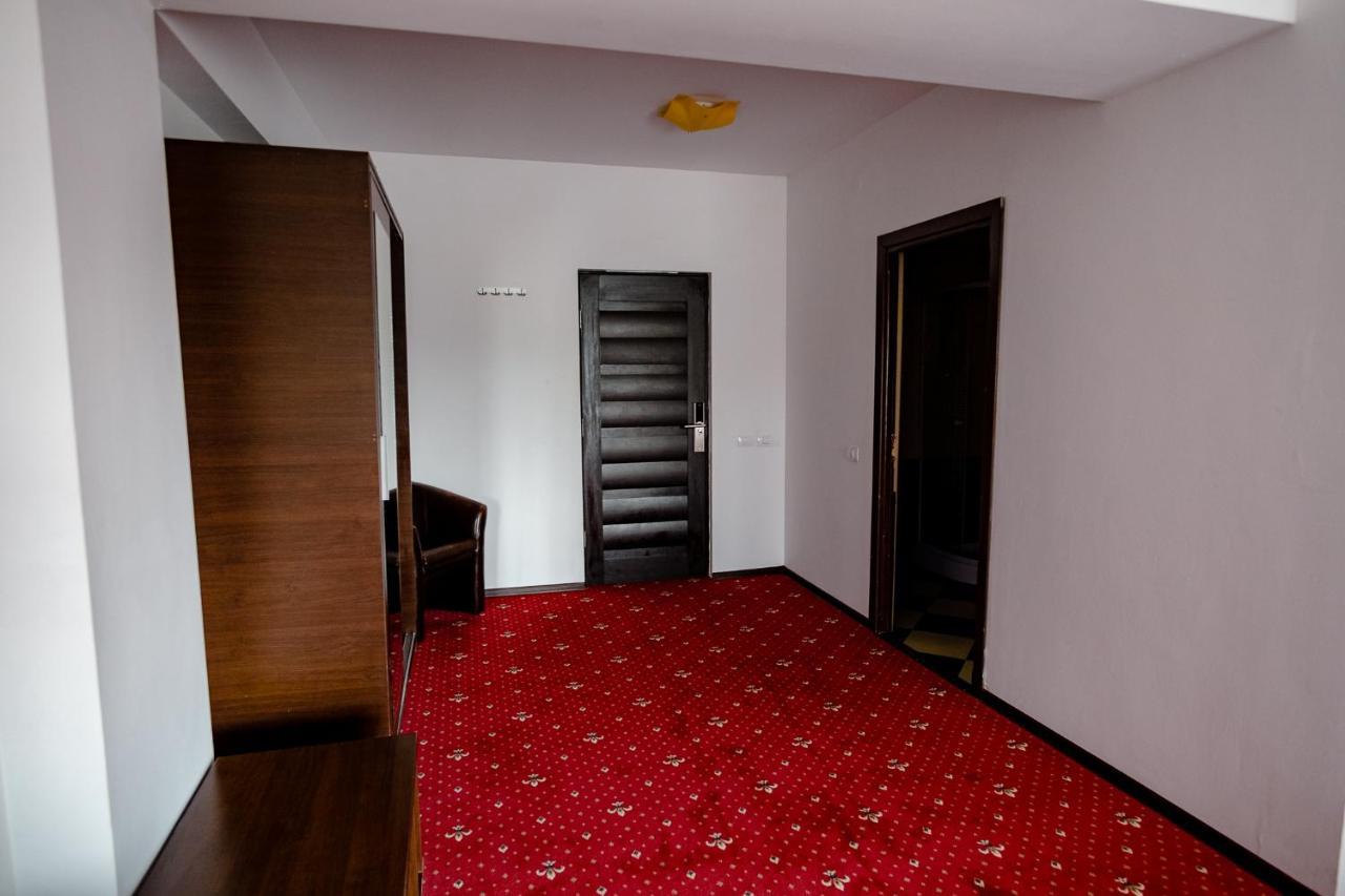 Pensiunea Vialux Bacău Exterior photo